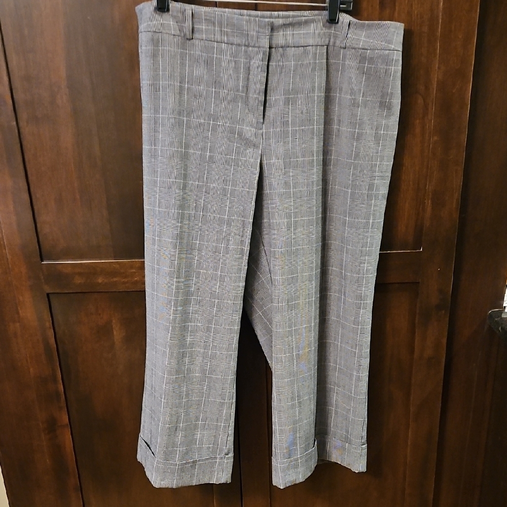 Women's Gray Plaid Pants - Capri Length